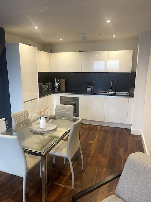 Lovely 2-Bedroom Condo With Balcony Mánchester Exterior foto