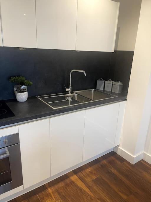Lovely 2-Bedroom Condo With Balcony Mánchester Exterior foto